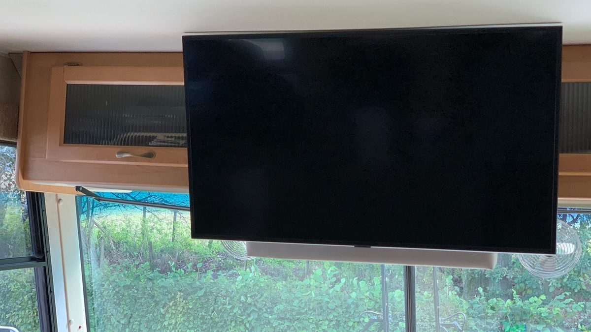 màn hình tivi có ánh sáng mờ mà không hình - hình 4